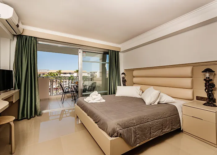 Hotel Caretta & Waterpark 4*