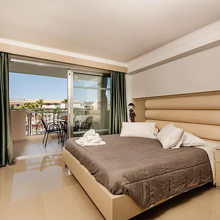 فندق Caretta & Waterpark 4*